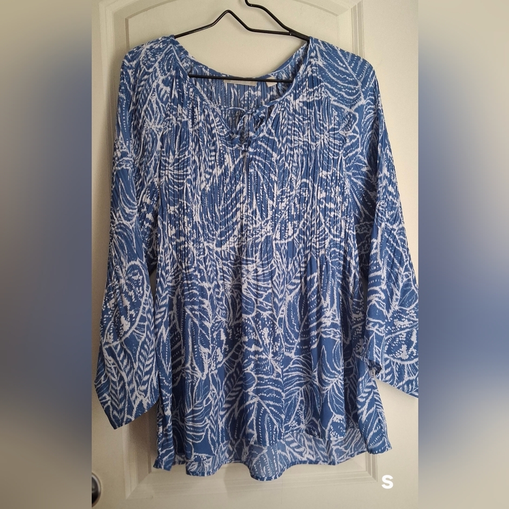 Sunny Leigh Blue and White Patterned Top Sz XL Long Sleeve Flowy Casual Party